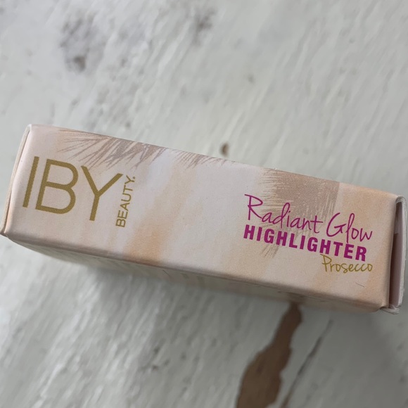 IBY BEAUTY Radiant Glow Highlighter in Prosecco - Picture 3 of 9